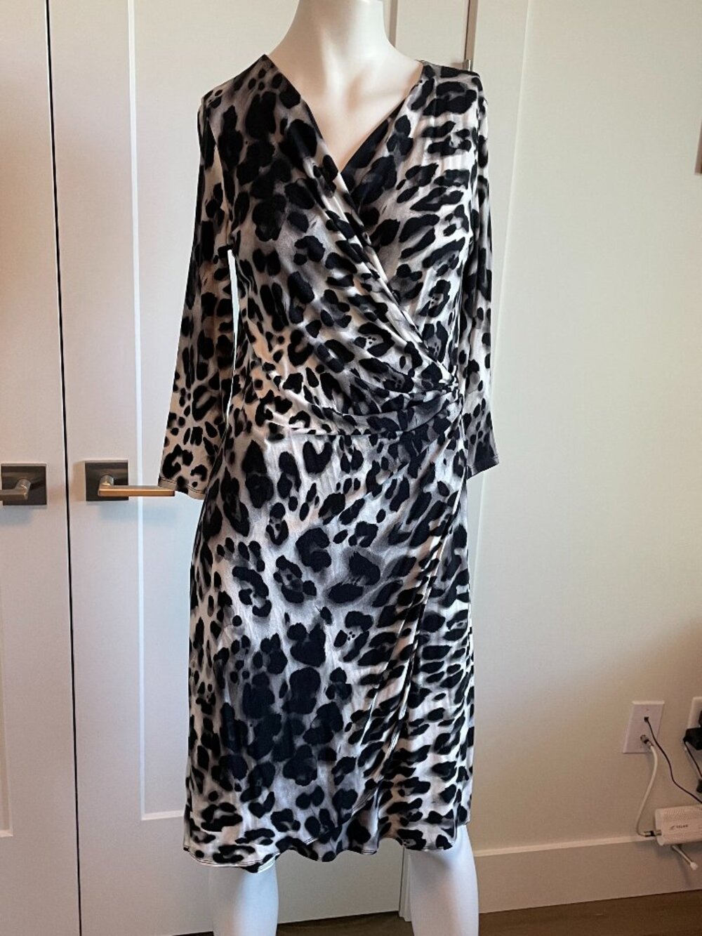 Tommy Bahama V Neck 3/4 Slv Leopard Print Faux Wrap Jersey Dress Blk Grey Wht S
